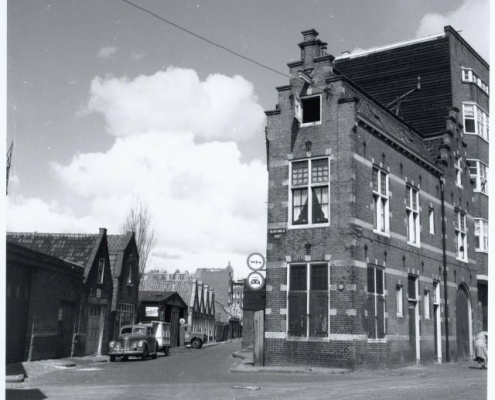 Brandspuithuisje en politiepost Baarsjesweg G.L.W. Oppenheim 1956